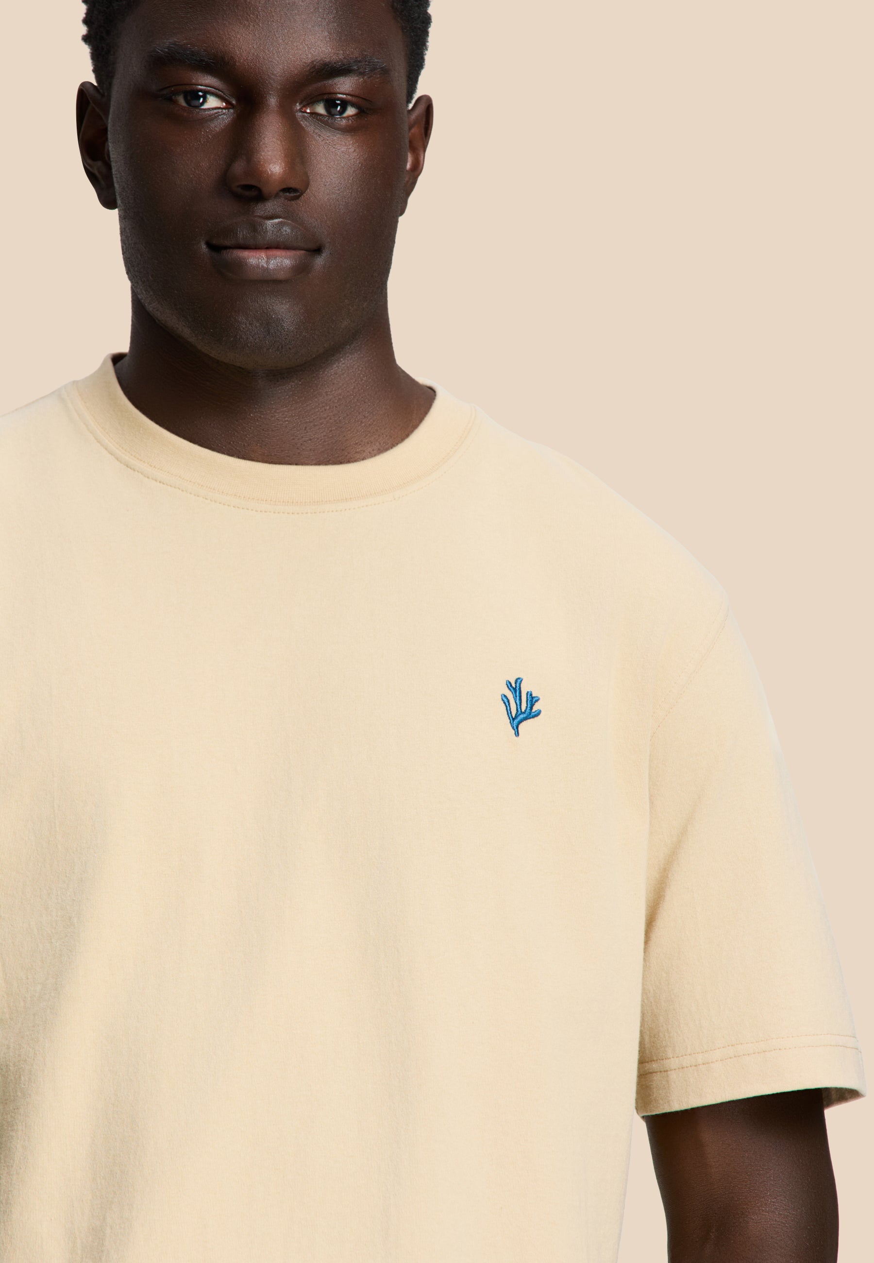 FINN relaxed t-shirt coral logo | beige sand