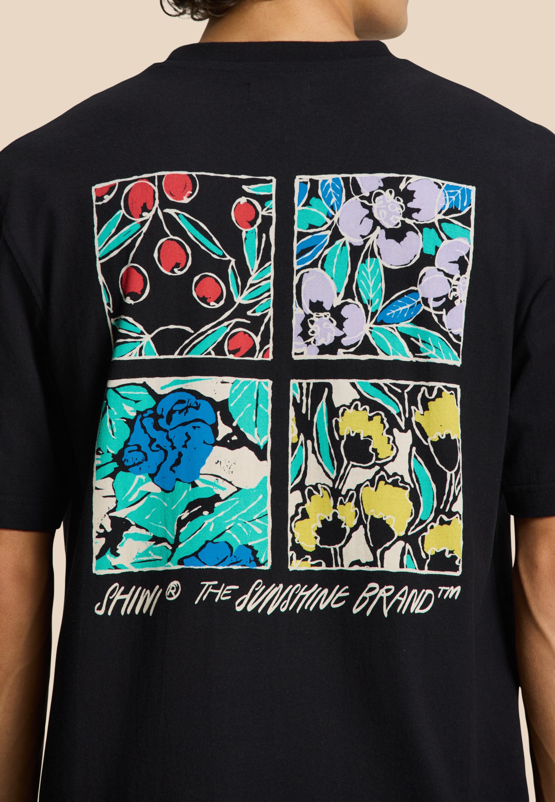 FINN relaxed t-shirt sketched flowers | black