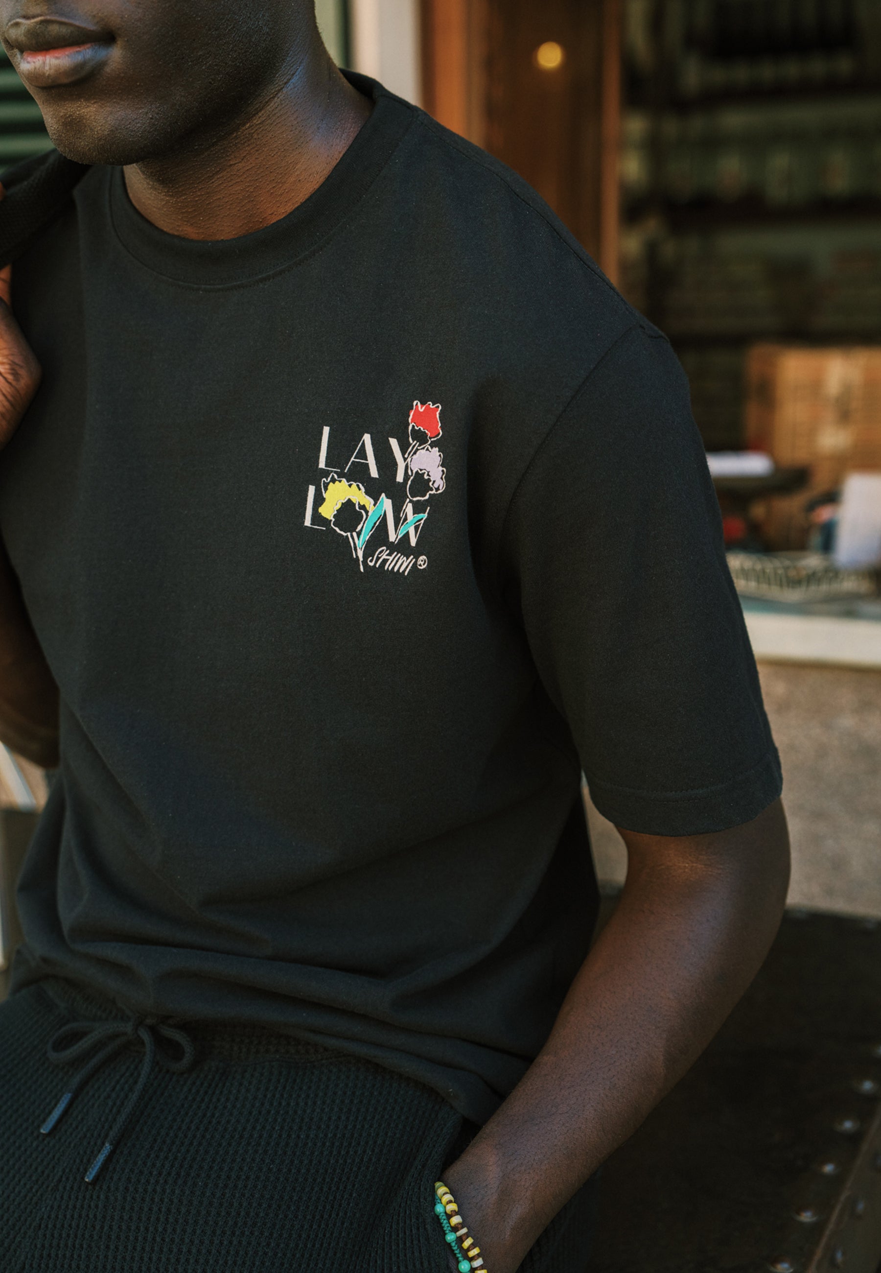 FINN relaxed t-shirt sketched flowers | black