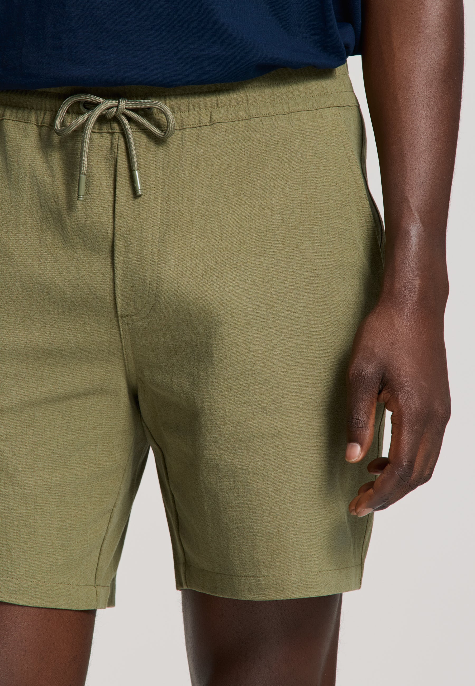 JOSH shorts crepe structure | green olive mist