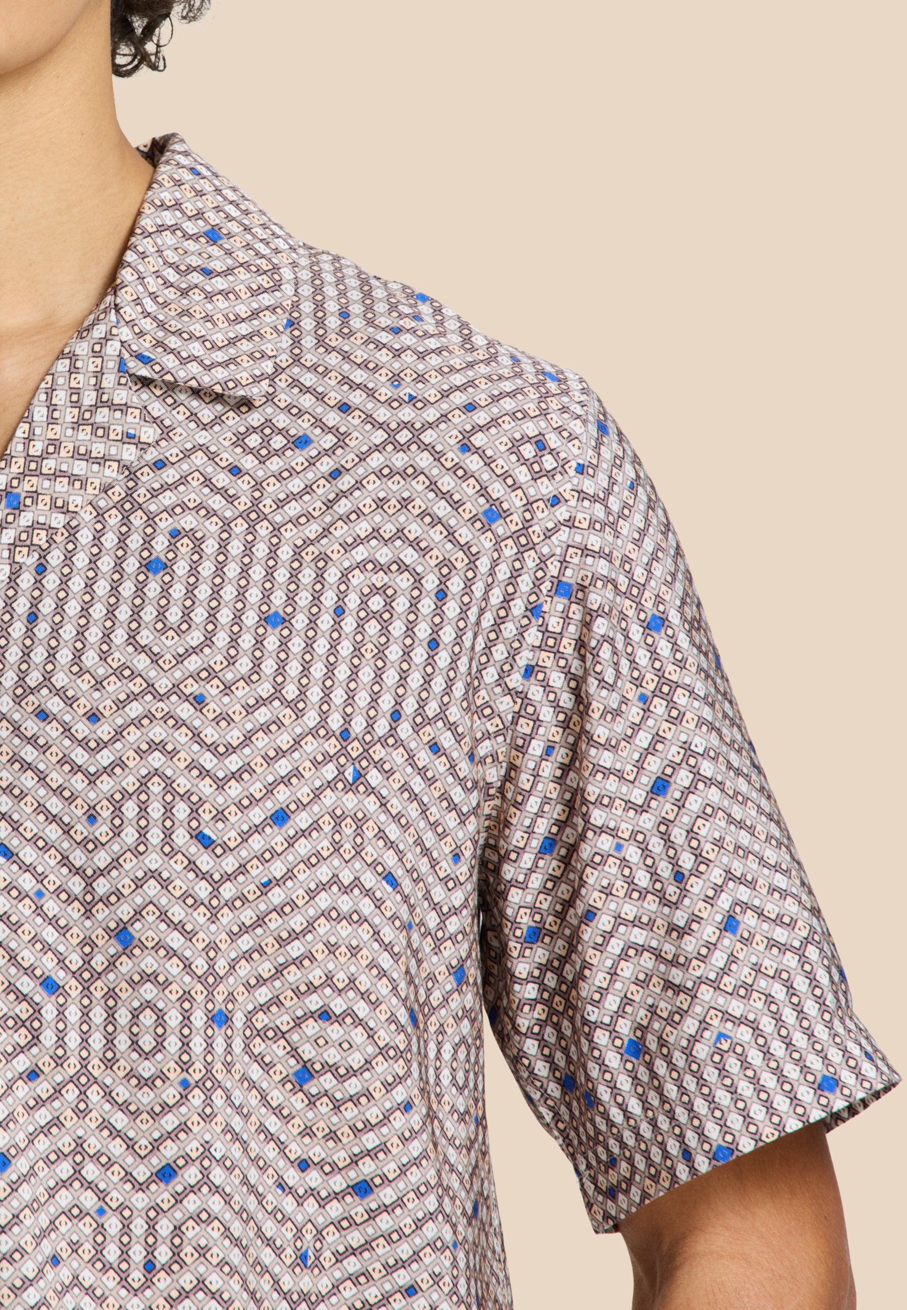 VIC short sleeve shirt geo storm | beige