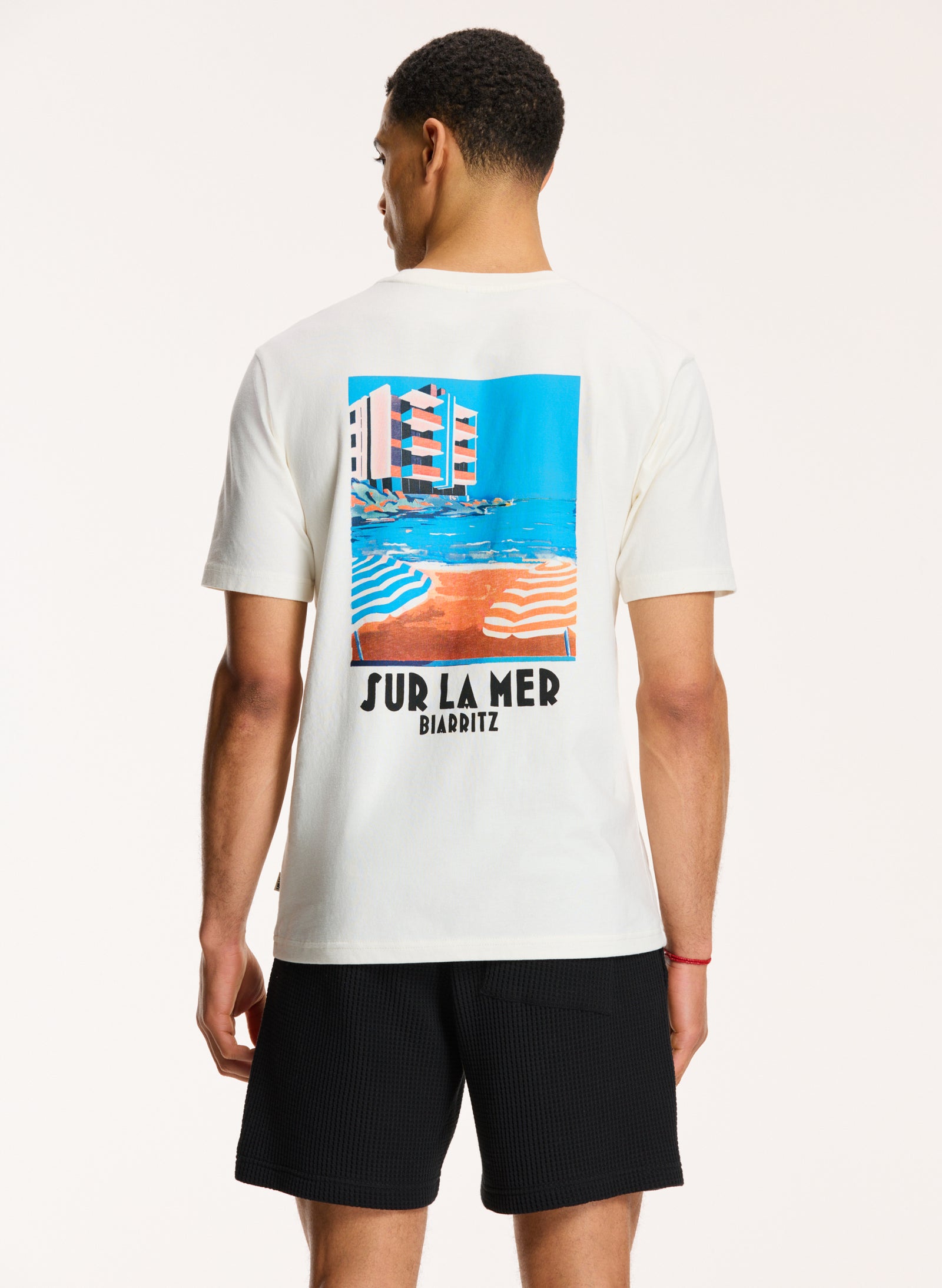 men sur la mer t-shirt