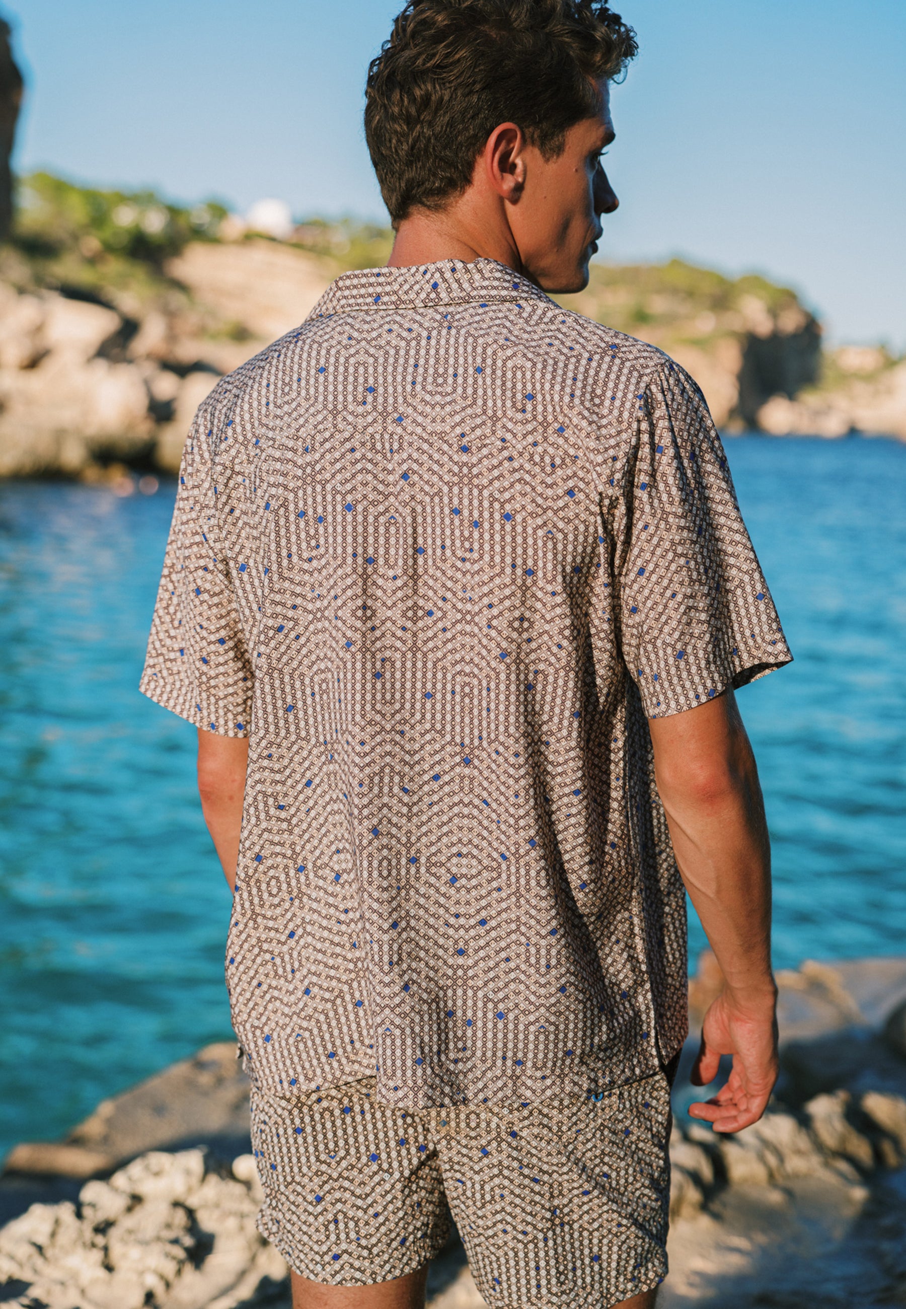 VIC short sleeve shirt geo storm | beige